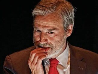 Crítica de la obra «Macho Grita. Crónica de mi propia ignorancia sobre la Historia de España» en Santander