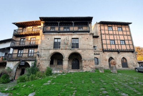 casa-del-aguila-y-la-parra-santillana