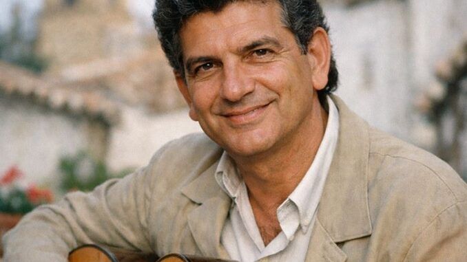 Hace ya 25 años que nos dejó físicamente Carlos Cano aunque para los que lo amamos sigue presente
