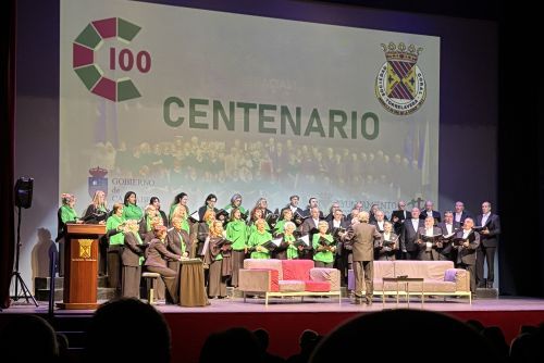 José Ramón Saiz Fernández, presentó el libro «1925-2025 Sociedad Coral de Torrelavega»